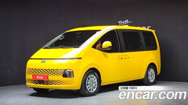 Hyundai Staria 2023 — photo 1