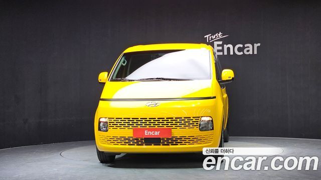 Hyundai Staria 2023 — photo 3