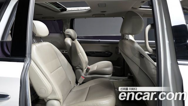 Kia Canival 2016 — photo 11