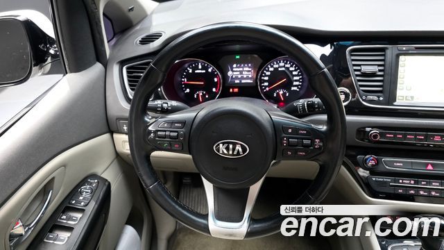 Kia Canival 2016 — photo 14