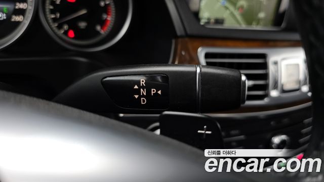 Mercedes-Benz E-Class 2016 — photo 9
