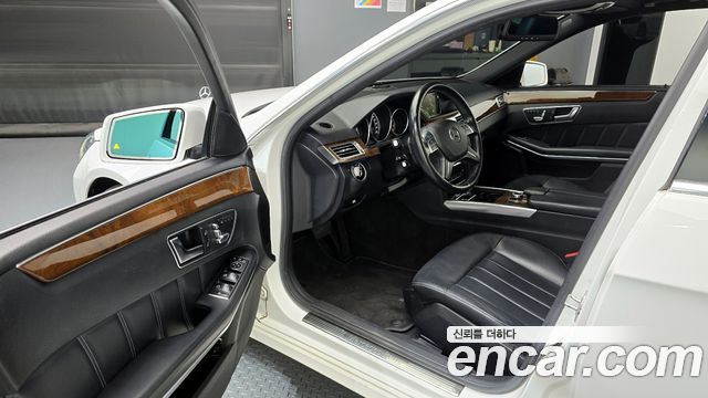 Mercedes-Benz E-Class 2016 — photo 10