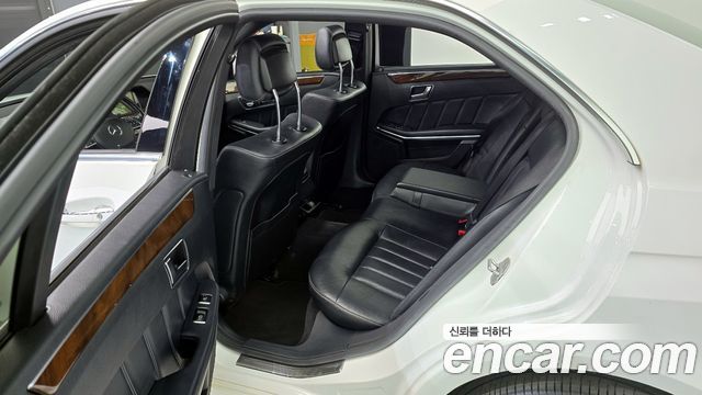 Mercedes-Benz E-Class 2016 — photo 11