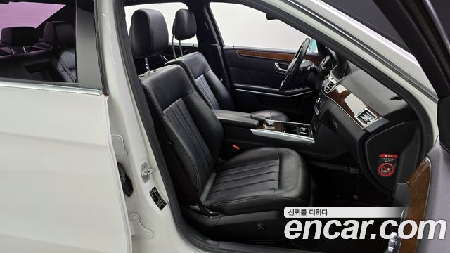 Mercedes-Benz E-Class 2016 — photo 12