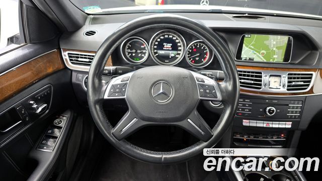 Mercedes-Benz E-Class 2016 — photo 13