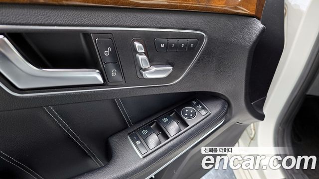 Mercedes-Benz E-Class 2016 — photo 14