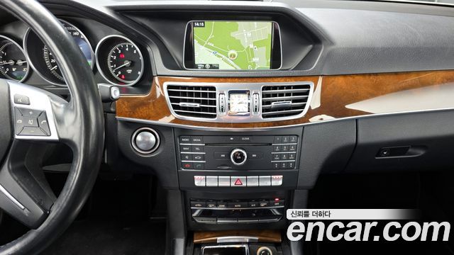 Mercedes-Benz E-Class 2016 — photo 19