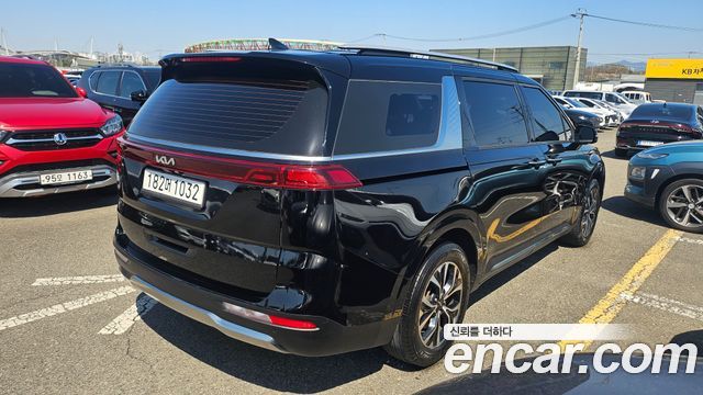Kia Canival 2022 — photo 3