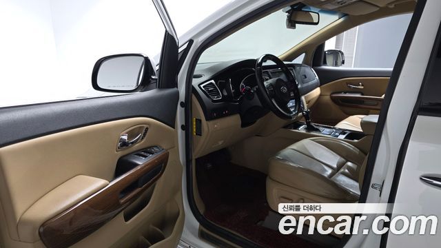Kia Canival 2016 — photo 10