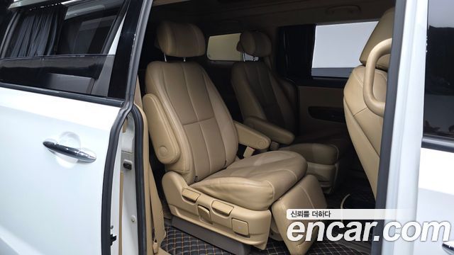 Kia Canival 2016 — photo 11