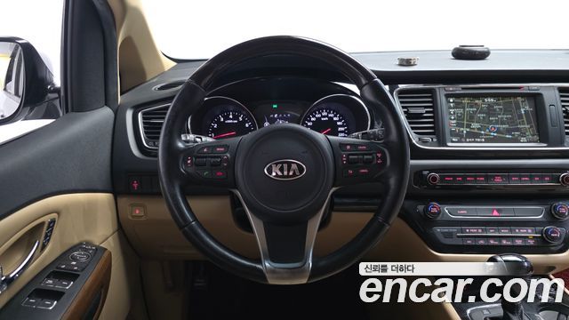 Kia Canival 2016 — photo 12