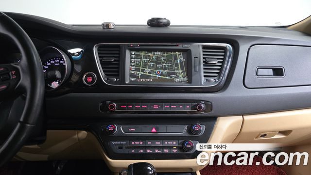 Kia Canival 2016 — photo 13