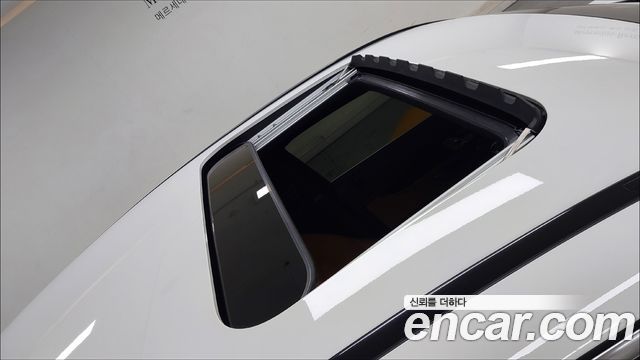 Mercedes-Benz GLC-Class 2023 — photo 12