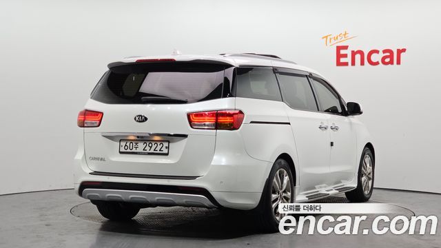 Kia Canival 2015 — photo 2