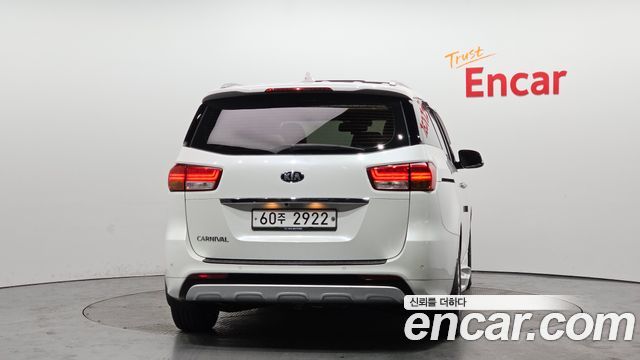 Kia Canival 2015 — photo 4