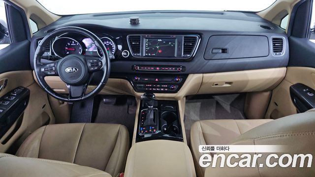 Kia Canival 2015 — photo 7