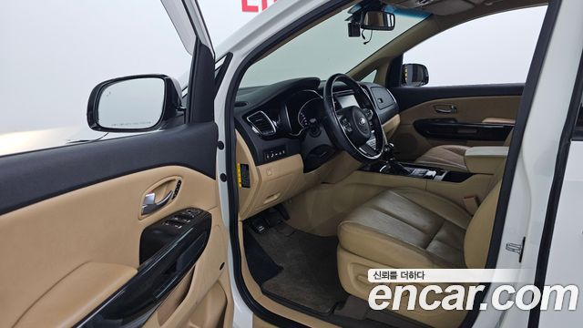Kia Canival 2015 — photo 10