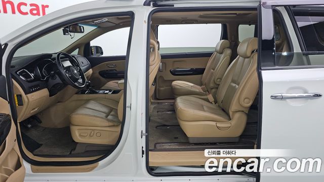 Kia Canival 2015 — photo 12