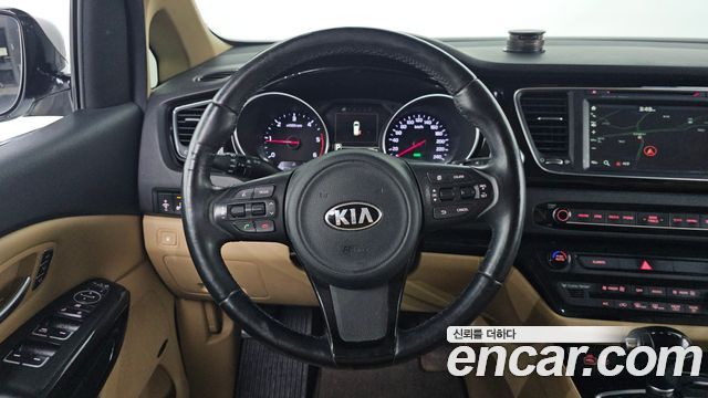 Kia Canival 2015 — photo 13