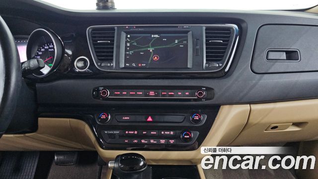 Kia Canival 2015 — photo 14