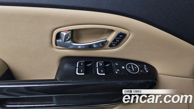 Kia Canival 2015 — photo 17