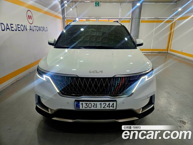 Kia Canival 2023 — photo 1