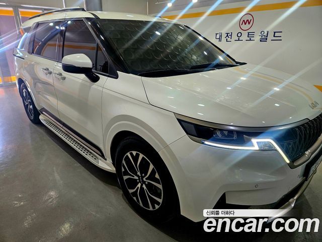 Kia Canival 2023 — photo 3