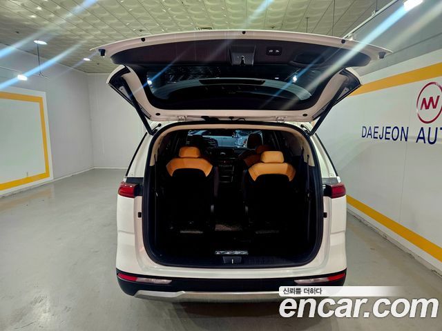 Kia Canival 2023 — photo 5