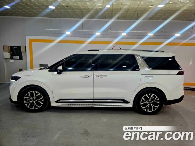 Kia Canival 2023 — photo 7