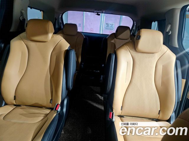 Kia Canival 2023 — photo 17