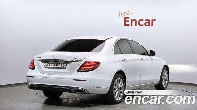 Mercedes-Benz E-Class 2018 — photo 2