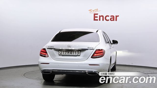 Mercedes-Benz E-Class 2018 — photo 4