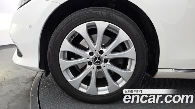 Mercedes-Benz E-Class 2018 — photo 5