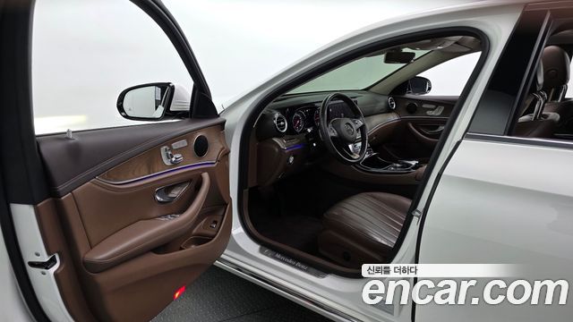 Mercedes-Benz E-Class 2018 — photo 10
