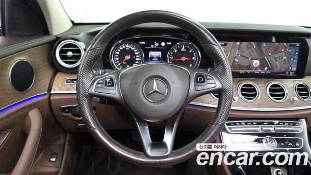 Mercedes-Benz E-Class 2018 — photo 12