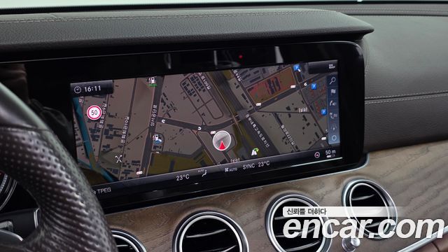 Mercedes-Benz E-Class 2018 — photo 13