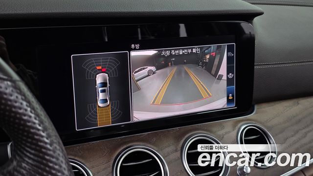 Mercedes-Benz E-Class 2018 — photo 14