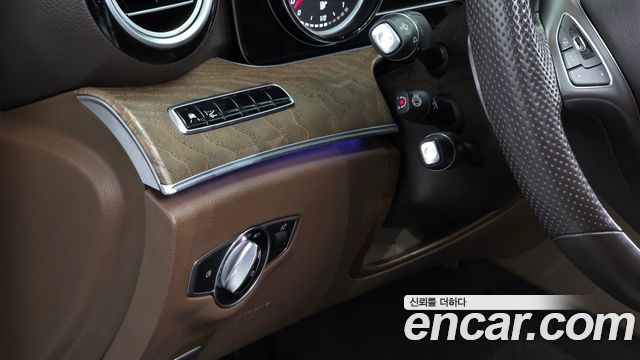 Mercedes-Benz E-Class 2018 — photo 15