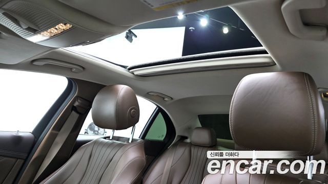 Mercedes-Benz E-Class 2018 — photo 20