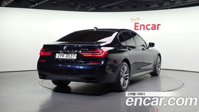 BMW 7-Series 2018 — photo 2