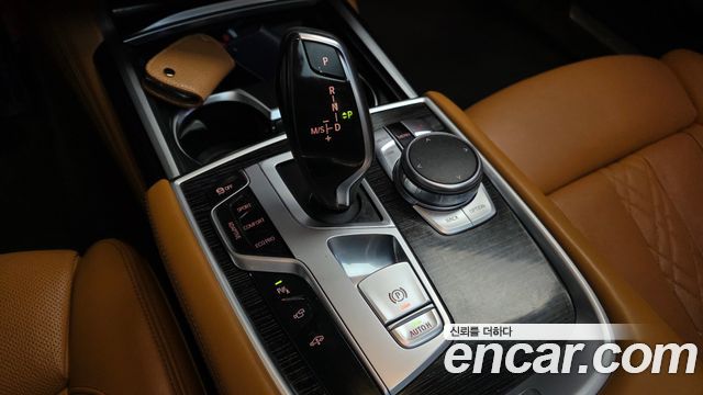 BMW 7-Series 2018 — photo 9