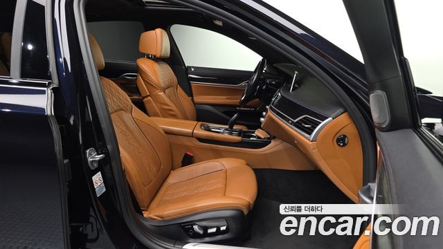 BMW 7-Series 2018 — photo 10