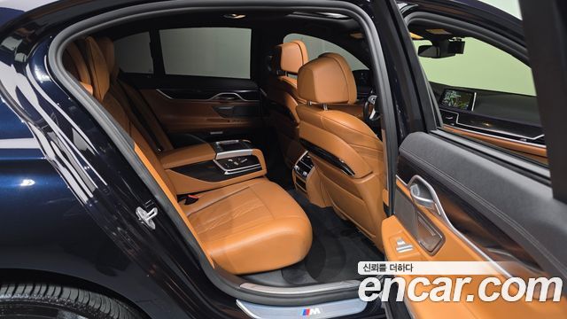 BMW 7-Series 2018 — photo 12