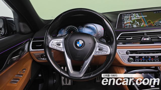 BMW 7-Series 2018 — photo 13
