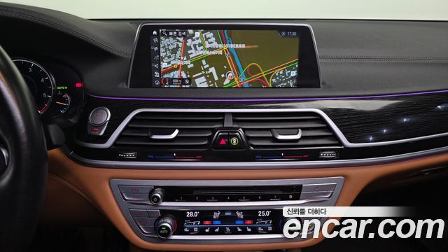 BMW 7-Series 2018 — photo 14
