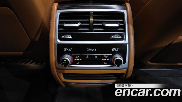 BMW 7-Series 2018 — photo 17
