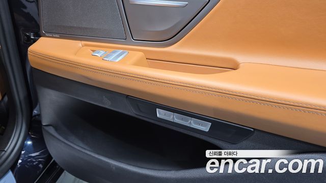 BMW 7-Series 2018 — photo 18