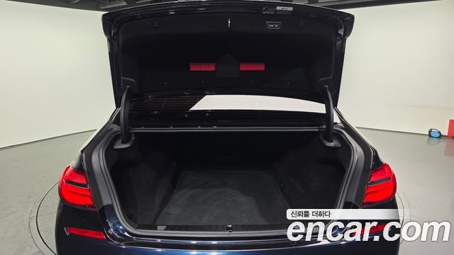 BMW 7-Series 2018 — photo 20