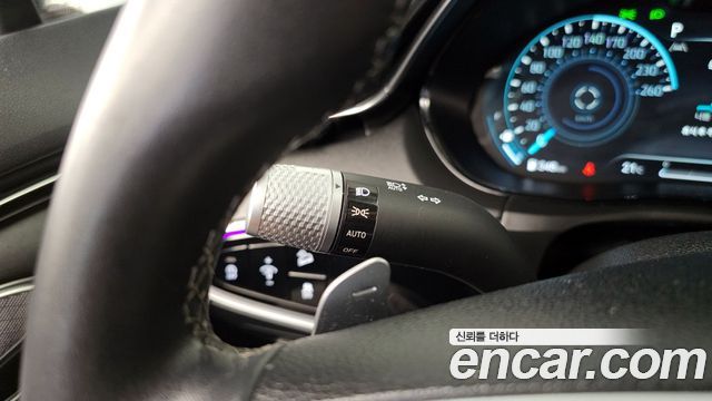 Genesis GV70 2021 — photo 29
