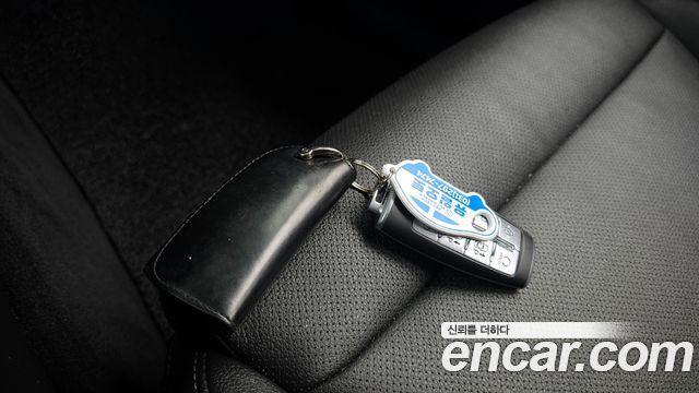 Genesis GV70 2021 — photo 30